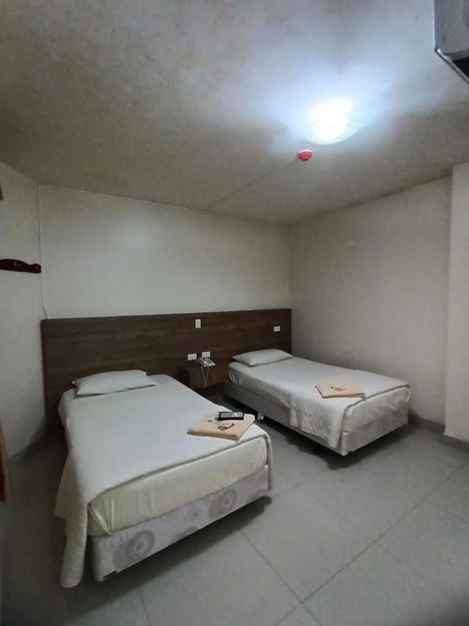 Hotel Quezada Hermanos Санто-Доминго-де-лос-Колорадос Экстерьер фото