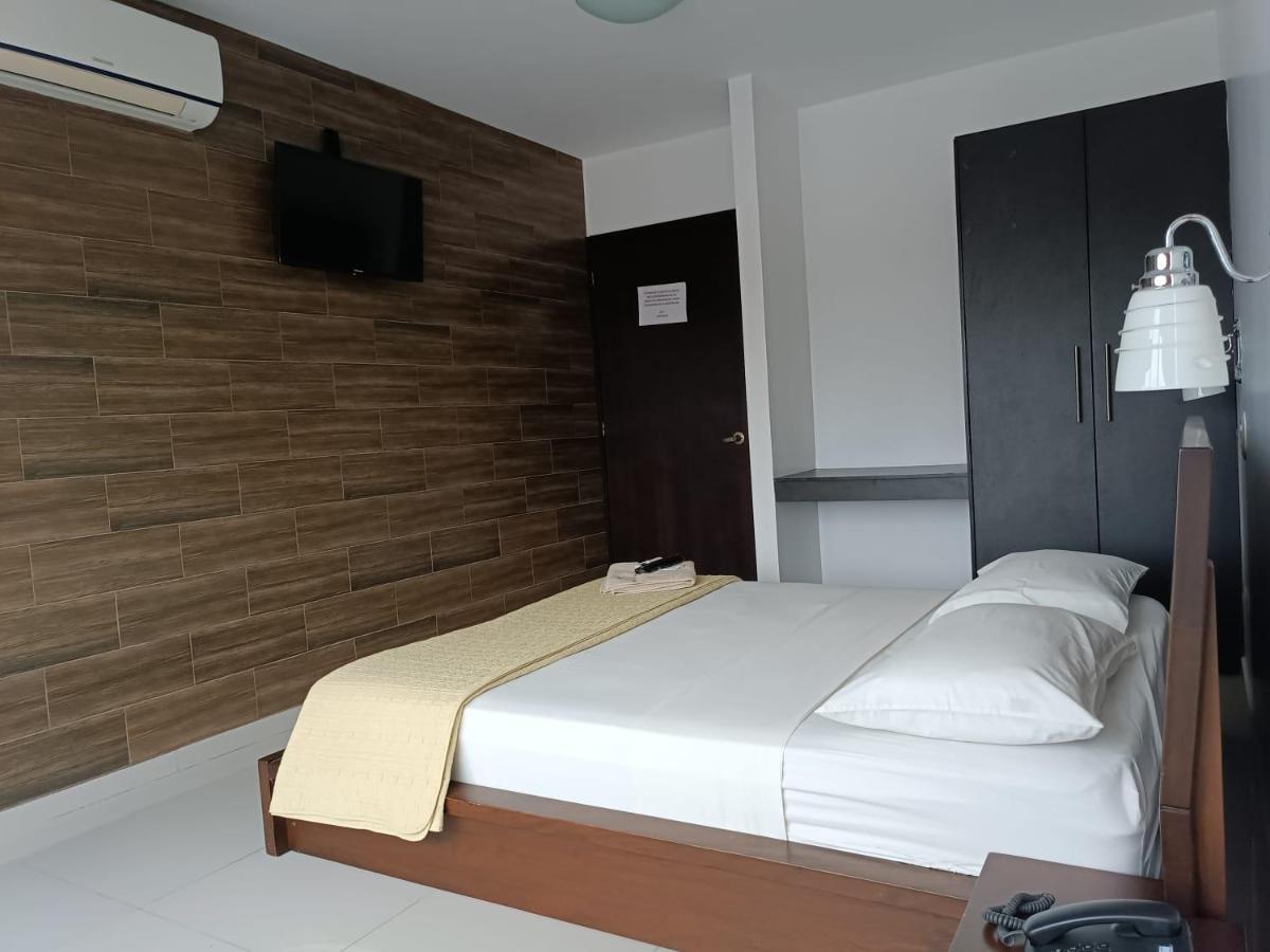 Hotel Quezada Hermanos Санто-Доминго-де-лос-Колорадос Экстерьер фото