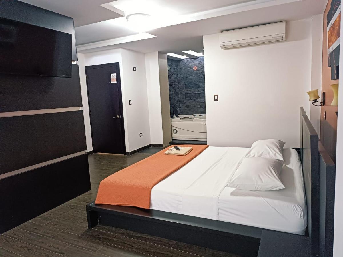 Hotel Quezada Hermanos Санто-Доминго-де-лос-Колорадос Экстерьер фото