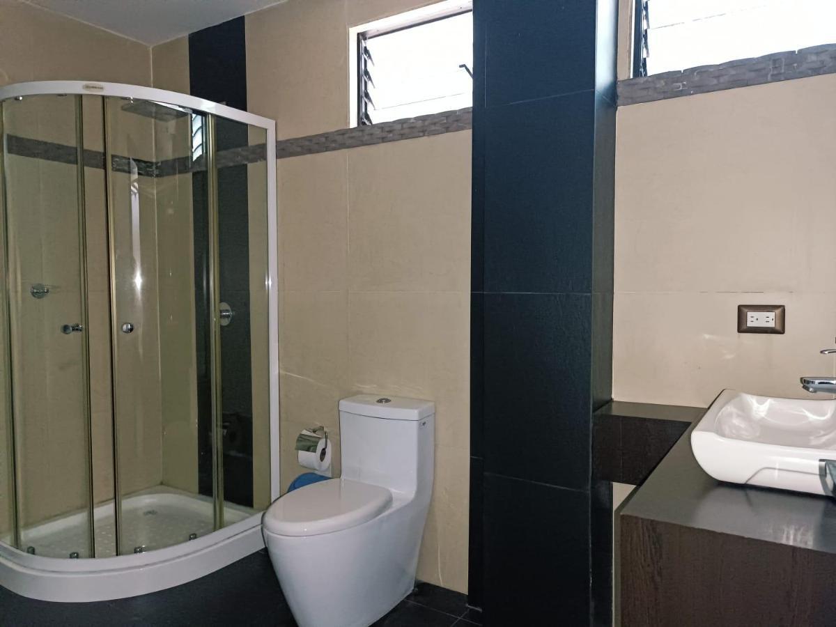 Hotel Quezada Hermanos Санто-Доминго-де-лос-Колорадос Экстерьер фото