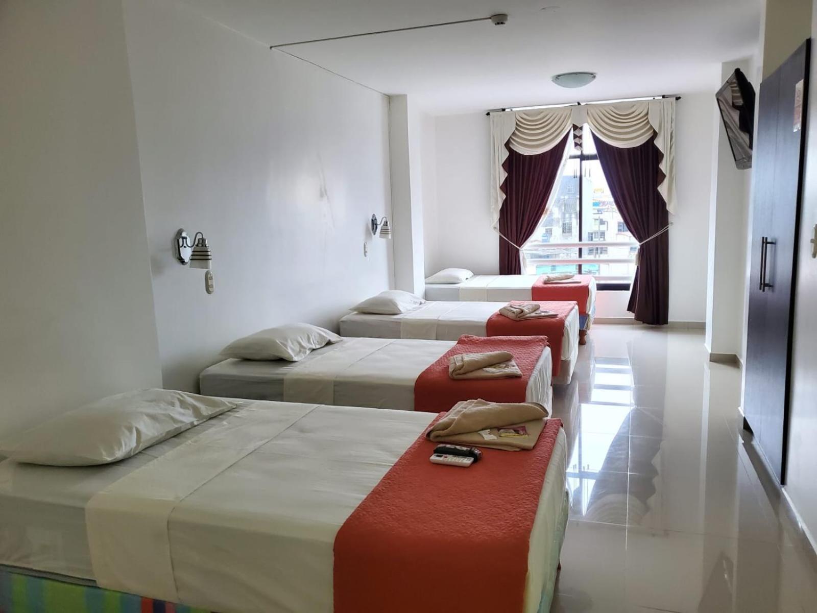 Hotel Quezada Hermanos Санто-Доминго-де-лос-Колорадос Экстерьер фото